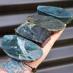 1kg Raw New Zealand Greenstone / Pounamu Carving Slices (R14B425)