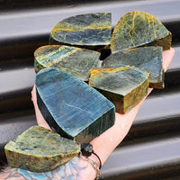 1kg Raw New Zealand Greenstone / Pounamu Carving Slices (R14B406)
