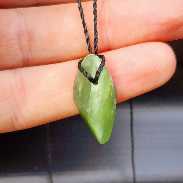 New Zealand Greenstone Pounamu Pendant Necklace (AJJC2300)