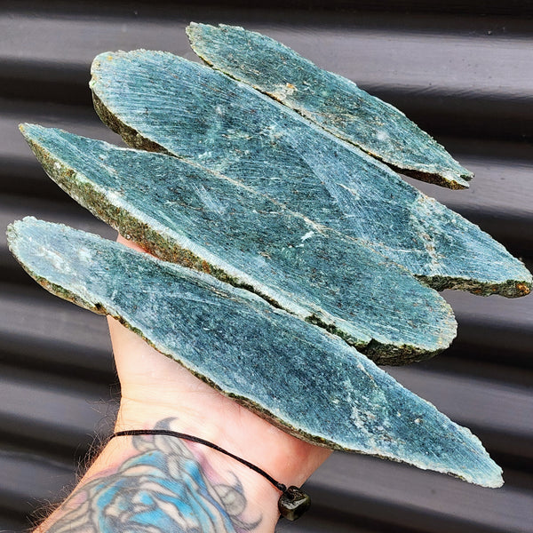 1kg Raw New Zealand Greenstone / Pounamu Carving Slices (R14B240)