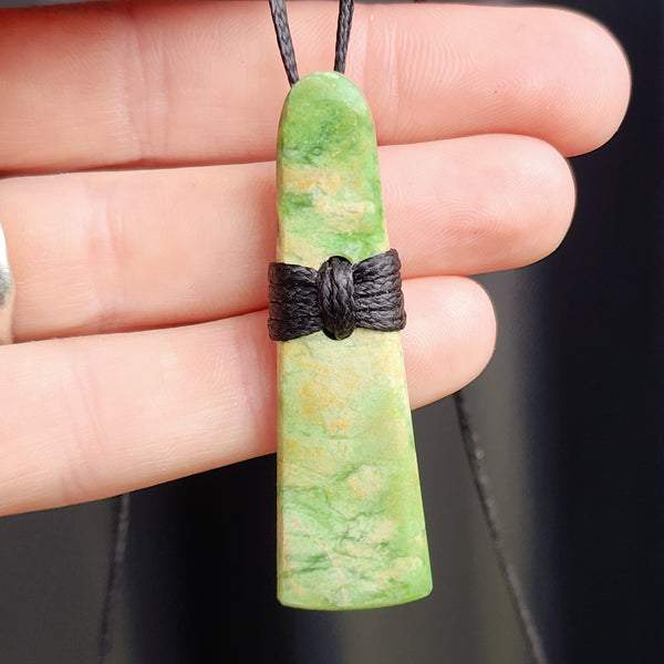 NZ Greenstone Pounamu Toki Pendant Necklace (N180)