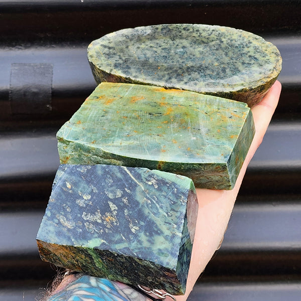 1kg Raw New Zealand Greenstone / Pounamu Carving Slices (R14B356)