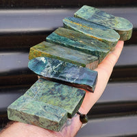1kg Raw New Zealand Greenstone / Pounamu Carving Slices (R14B348)