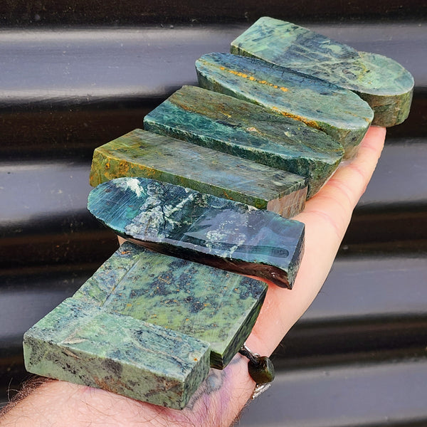 1kg Raw New Zealand Greenstone / Pounamu Carving Slices (R14B348)