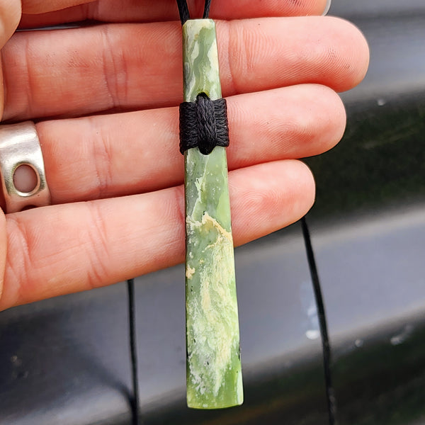 NZ Greenstone Pounamu Toki Pendant Necklace (N368)