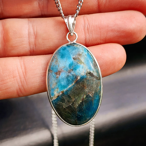 Silver Plated Natural Apatite Handmade Oval Shaped Necklace (30X36)