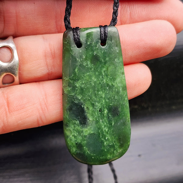 Nephrite Greenstone Patu Pendant Necklace (N332)