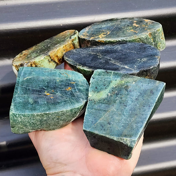 1kg Raw New Zealand Greenstone / Pounamu Carving Slices (R14B361)