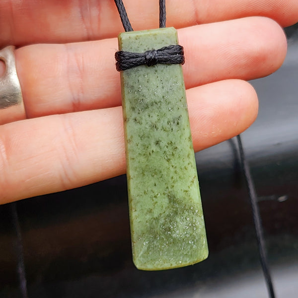 NZ Greenstone Pounamu Toki Pendant Necklace (N409)