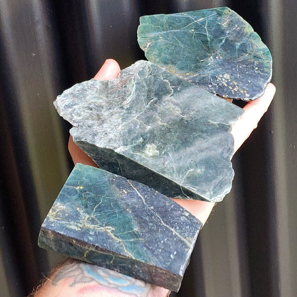 1kg Raw New Zealand Greenstone / Pounamu Carving Slices (R14B250)