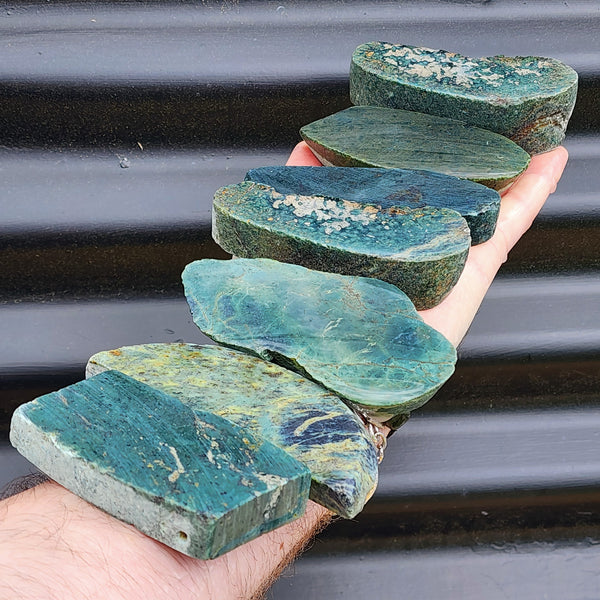 1kg Raw New Zealand Greenstone / Pounamu Carving Slices (R14B441)
