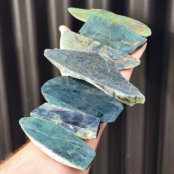 1kg Raw New Zealand Greenstone / Pounamu Carving Slices (R14B245)