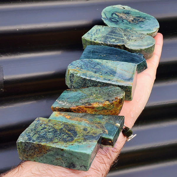 1kg Raw New Zealand Greenstone / Pounamu Carving Slices (R14B355)