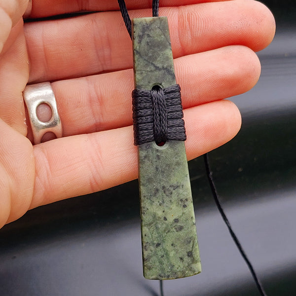 NZ Greenstone Pounamu Toki Pendant Necklace (N293)