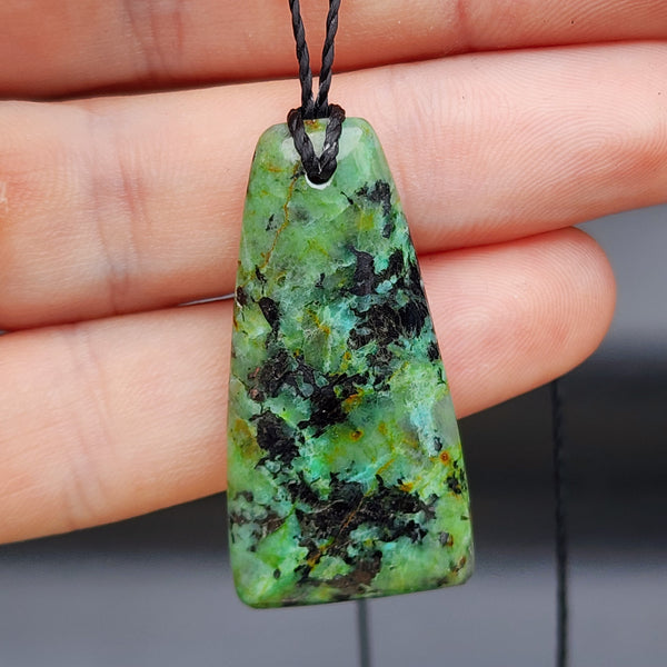 Natural Green Turquoise Toki Pendant Necklace (1BBB264)