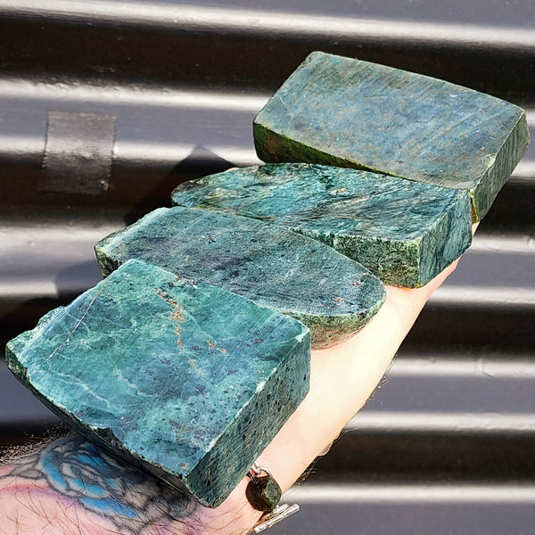1kg Raw New Zealand Greenstone / Pounamu Carving Slices (R14B364)