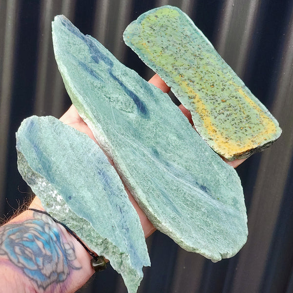 1kg Raw New Zealand Greenstone / Pounamu Carving Slices (R14B246)