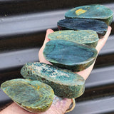 1kg Raw New Zealand Greenstone / Pounamu Carving Slices (R14B442)