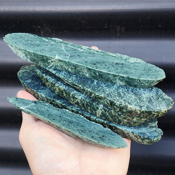 1kg Raw New Zealand Greenstone / Pounamu Carving Slices (R14B205)