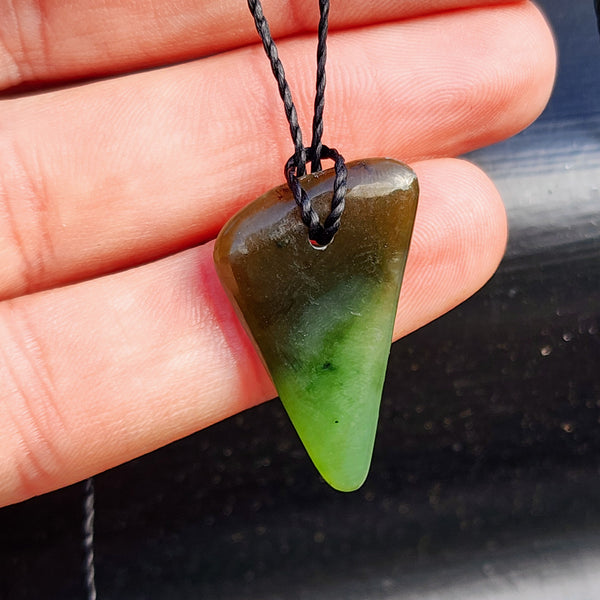 New Zealand Greenstone Pounamu Pendant Necklace (AJJC2340)