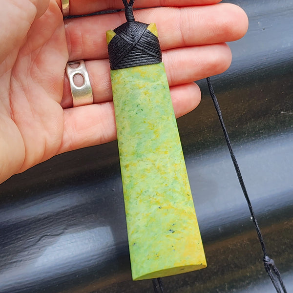 NZ Greenstone Pounamu Toki Pendant Necklace (N423)