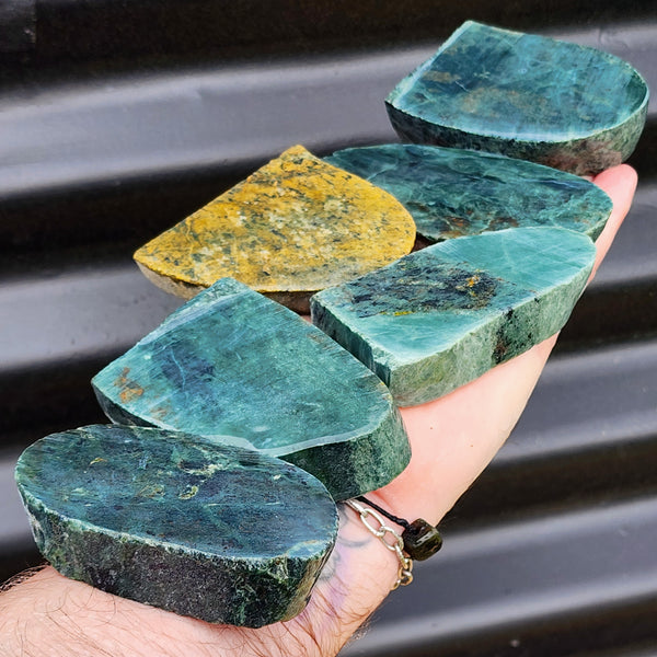 1kg Raw New Zealand Greenstone / Pounamu Carving Slices (R14B423)