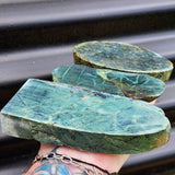 1kg Raw New Zealand Greenstone / Pounamu Carving Slices (R14B434)