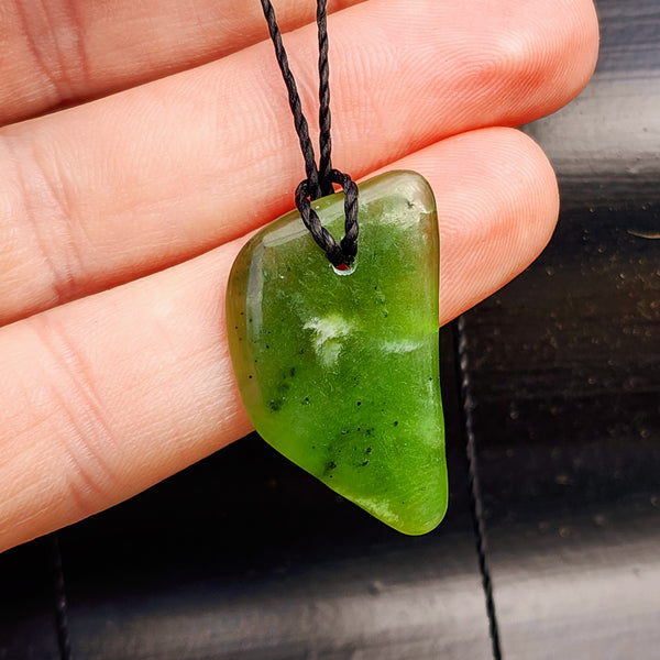 New Zealand Greenstone Pounamu Pendant Necklace (AJJC2326)