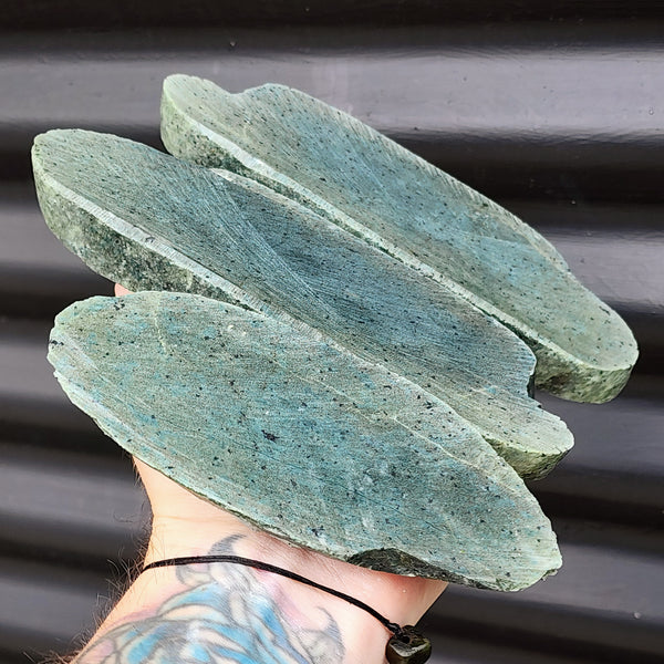 1kg Raw New Zealand Greenstone / Pounamu Carving Slices (R14B239)