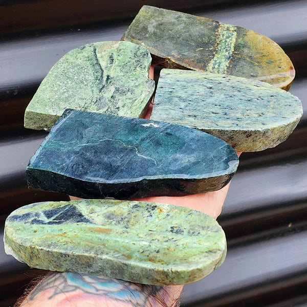1kg Raw New Zealand Greenstone / Pounamu Carving Slices (R14B332)