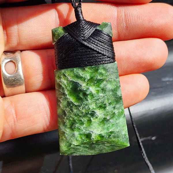NZ Greenstone Pounamu Toki Pendant Necklace (N328)
