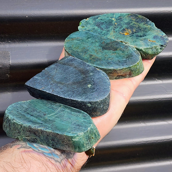 1kg Raw New Zealand Greenstone / Pounamu Carving Slices (R14B389)