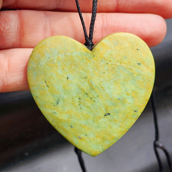 NZ Greenstone Pounamu Heart Pendant Necklace (N404)