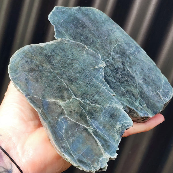 1.35kg Raw New Zealand Greenstone / Pounamu Carving Slices (R14B249)