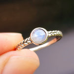 (O) Solid 925 Sterling Silver & Moonstone Grain Band Ring