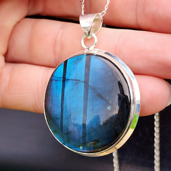 925 Sterling Silver & Natural Blue Labradorite Round Pendant Necklace