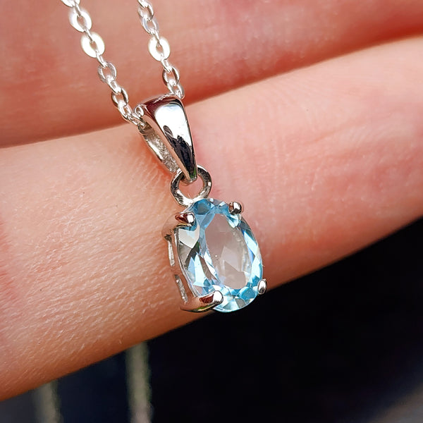 925 Sterling Silver & Sky Blue Topaz Small Clawed Oval Pendant Necklace