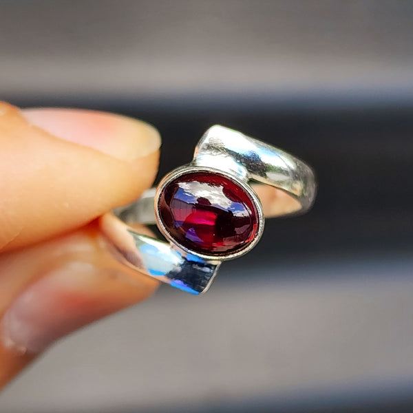 (Q) Solid Sterling Silver & Red Garnet Oval Twist Handmade Solitaire Ring