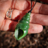Natural Jade Kakara Shell Pendant Necklace (N1189)