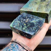 1kg Raw New Zealand Greenstone / Pounamu Carving Slices (R14B357)