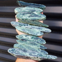 1kg Raw New Zealand Greenstone / Pounamu Carving Slices (R14B162)