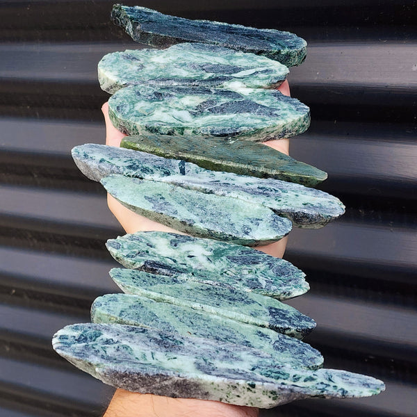 1kg Raw New Zealand Greenstone / Pounamu Carving Slices (R14B162)