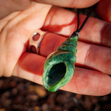 Natural Jade Kakara Shell Pendant Necklace (N1076)