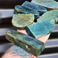 1kg Raw New Zealand Greenstone / Pounamu Carving Slices (R14B370)