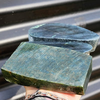 1kg Raw New Zealand Greenstone / Pounamu Carving Slices (R14B363)