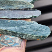 1kg Raw New Zealand Greenstone / Pounamu Carving Slices (R14B175)