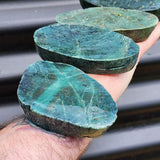 1kg Raw New Zealand Greenstone / Pounamu Carving Slices (R14B438)
