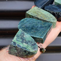 1kg Raw New Zealand Greenstone / Pounamu Carving Slices (R14B382)