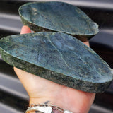 1kg Raw New Zealand Greenstone / Pounamu Carving Slices (R14B501)