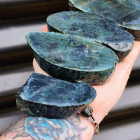 1kg Raw New Zealand Greenstone / Pounamu Carving Slices (R14B404)